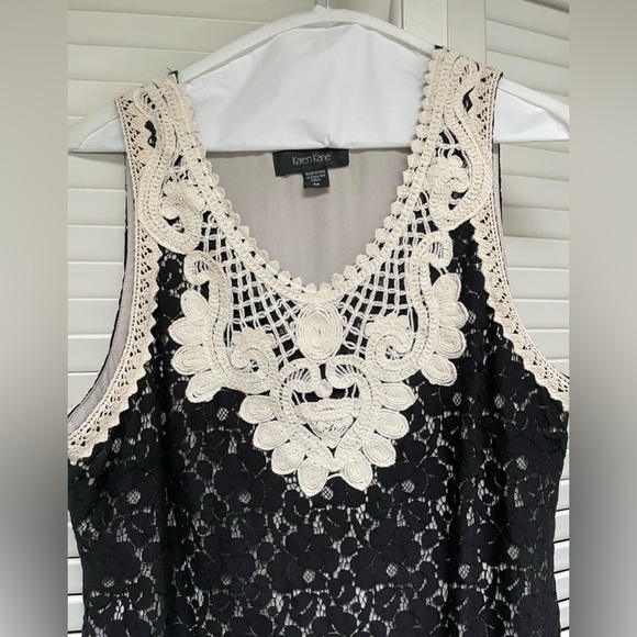 Lace sheath dress - Picture 6 of 6